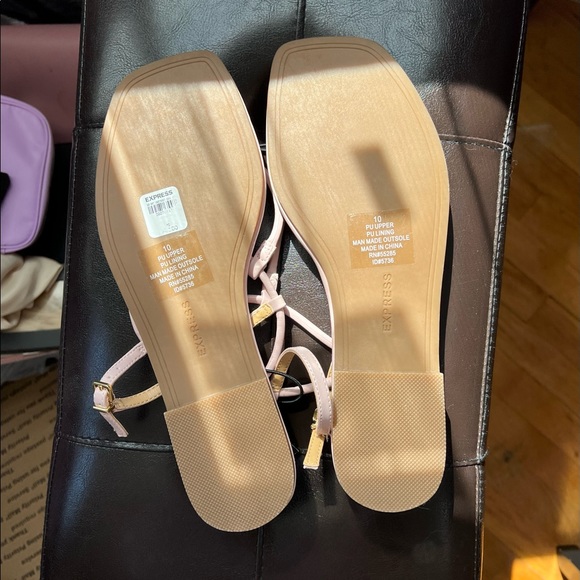 EXPRESS T-STRAP SANDAL - Picture 3 of 3